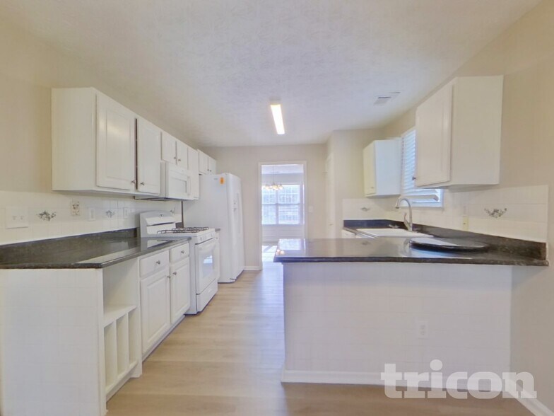 Building Photo - 3575 Wake Robin Way