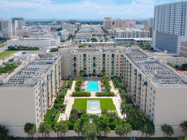 Building Photo - 610 Clematis St