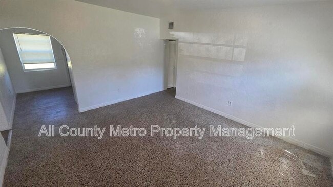 Building Photo - 1220 Linda Ln