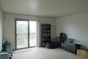 Building Photo - 2601 Westwinds Dr