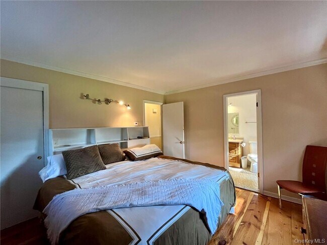 Building Photo - 47 Onderdonk Rd