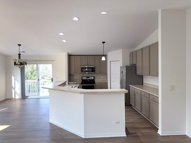 Building Photo - 1424 Westhampton Dr