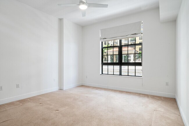Building Photo - 801 S Olive Ave