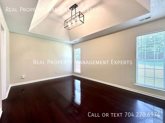 Building Photo - 7915 Vermilion Dr