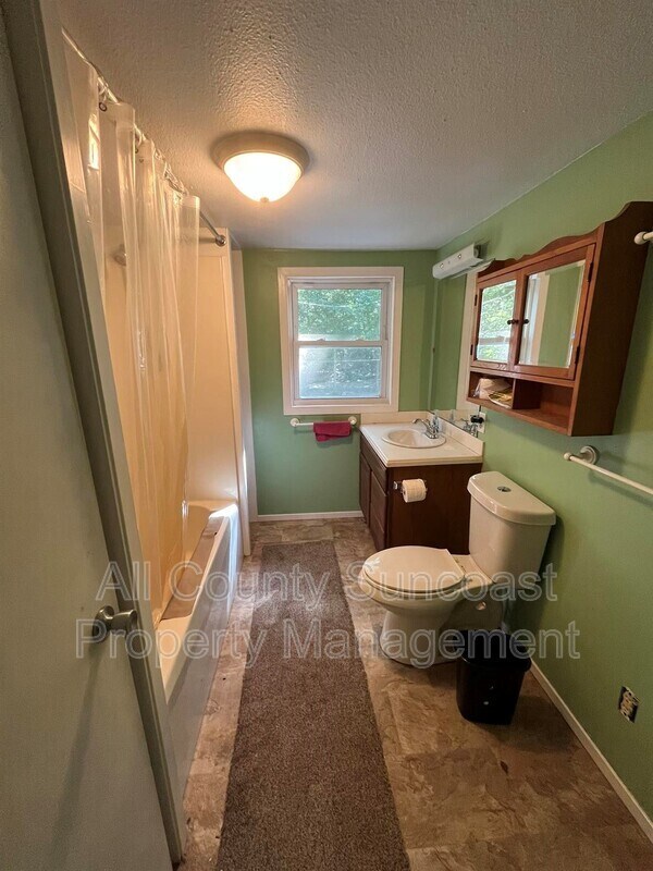 Building Photo - 234 N Forest Ct
