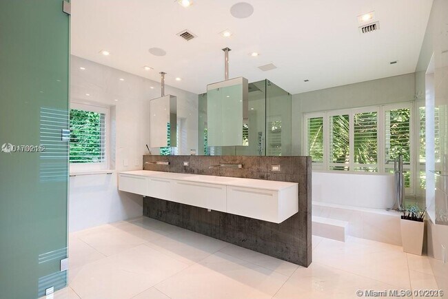 Building Photo - 3503 Banyan Cir