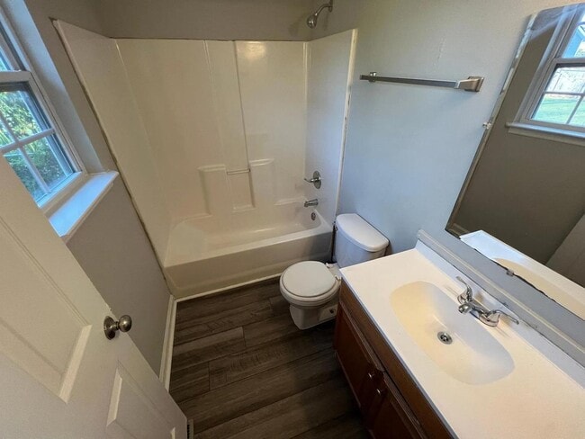 Building Photo - 1622 25th Ave N