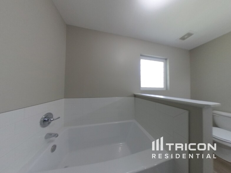 Building Photo - 211 Boxwood Ln