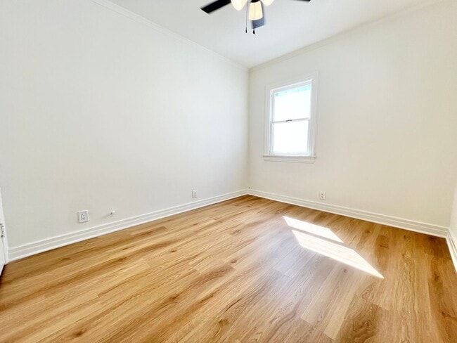 Building Photo - Charming Belmont Shore Bungalow close to 2...