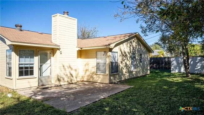 Building Photo - 2402 Lazy Ridge Dr