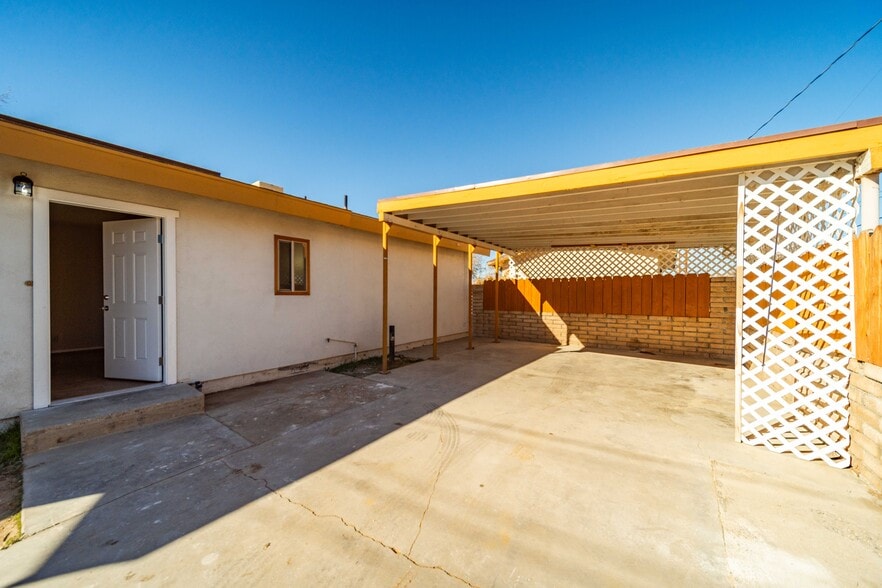 Building Photo - 45426 10th St W