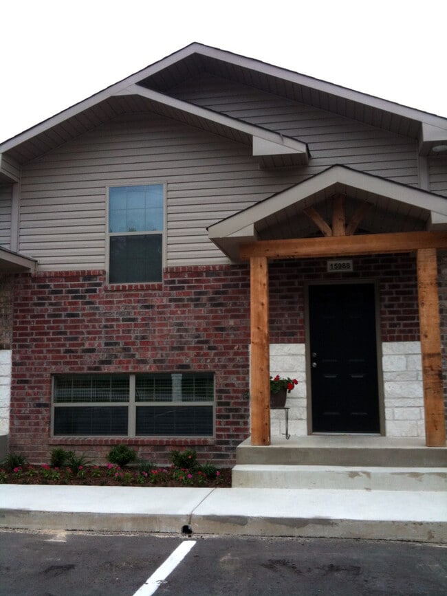 Building Photo - 2 Bedroom Town house for Rent in Lindale!