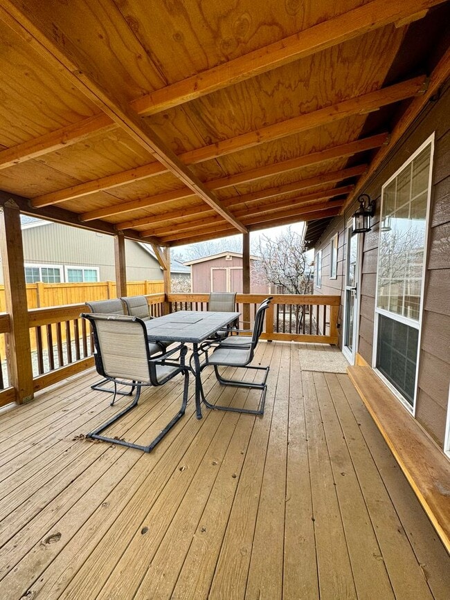 Building Photo - Adorable Home in SW Redmond with Huge Back...