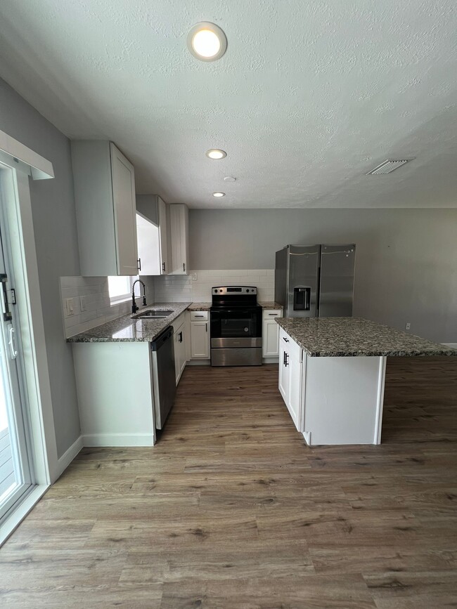Building Photo - 1221 Cypress Ln