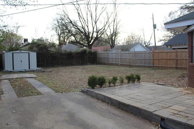 Building Photo - 1621 Kendale Ave