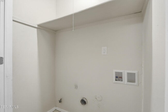 Building Photo - 2918 E Glen Dr
