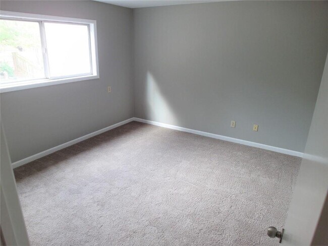 Building Photo - 4148 Fawn Ct NE