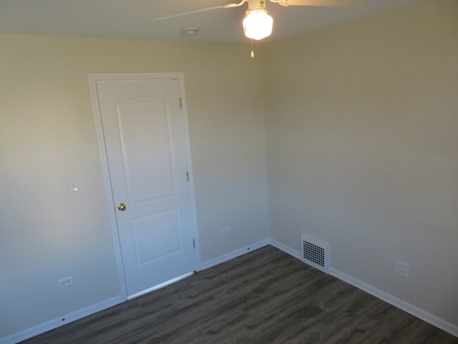 Building Photo - 118 N 12th Ave