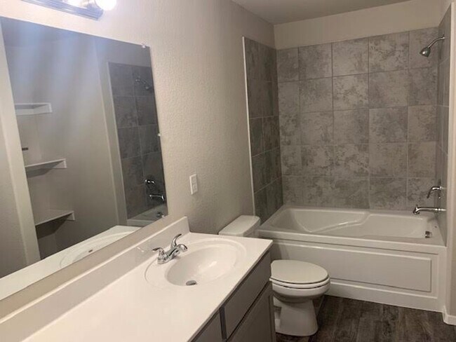 Building Photo - Spacious and Comfy 4 bedroom house in Bentonville! FOR RENT