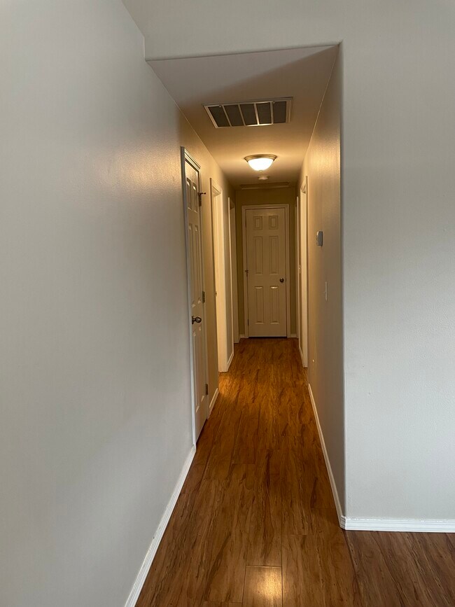 Building Photo - 4884 Thrush Ln