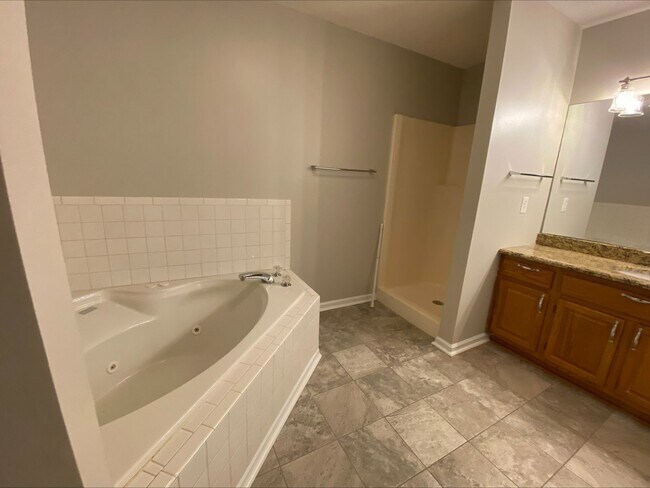 Building Photo - BEAUTIFUL 3 BEDROOM CONDO IN THE HARDIN VALLEY AREA!!!