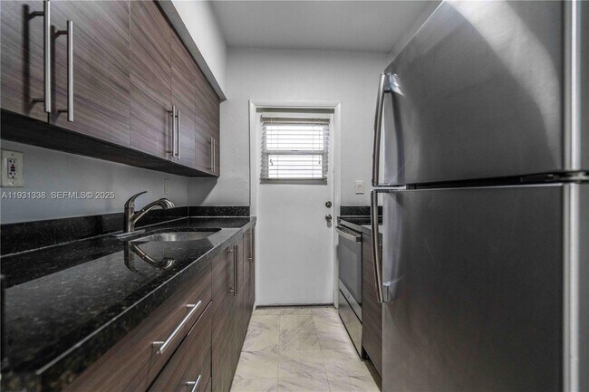 Building Photo - 400-481 81st St