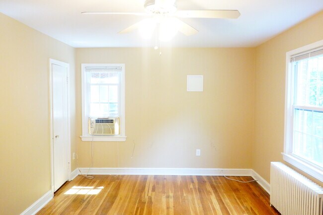 Building Photo - 8409 Greenwood Ave