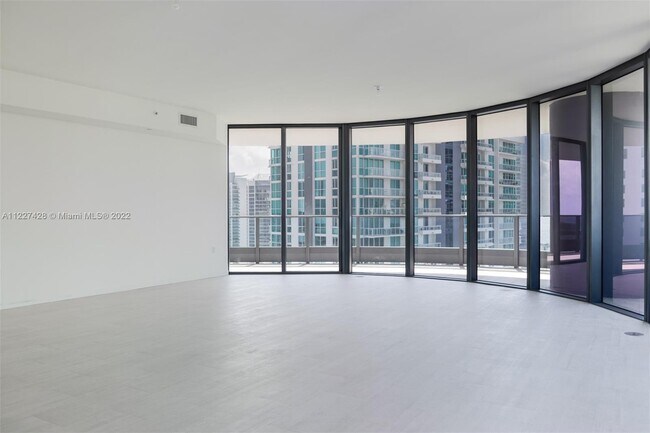 Building Photo - 1000 Brickell Plz