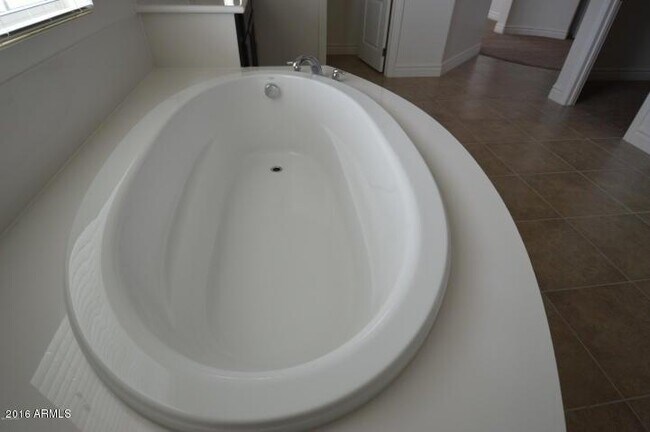 Building Photo - 4307 E Yellowstone Pl