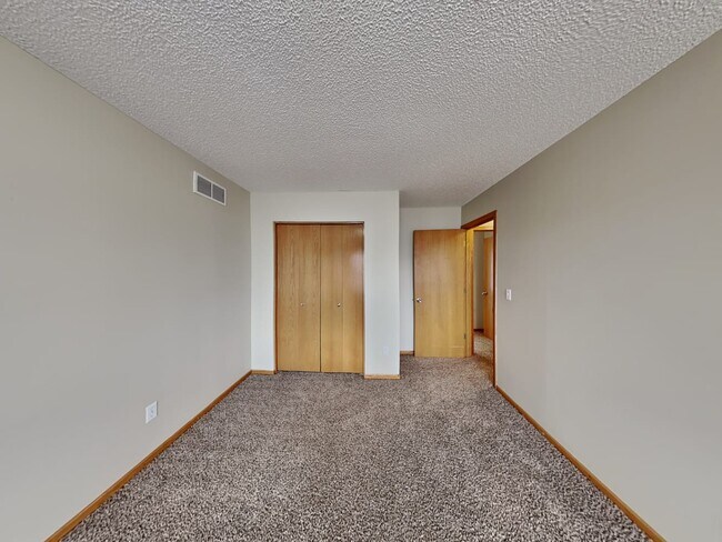 Building Photo - 1933 Mathias Rd