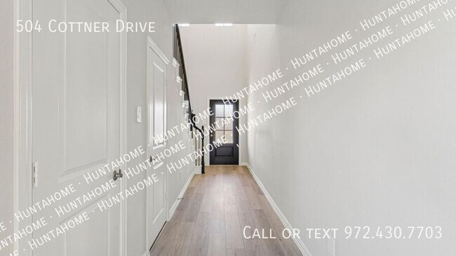 Building Photo - 504 Cottner Dr