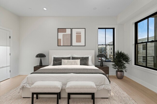 Building Photo - 224 W 9th St