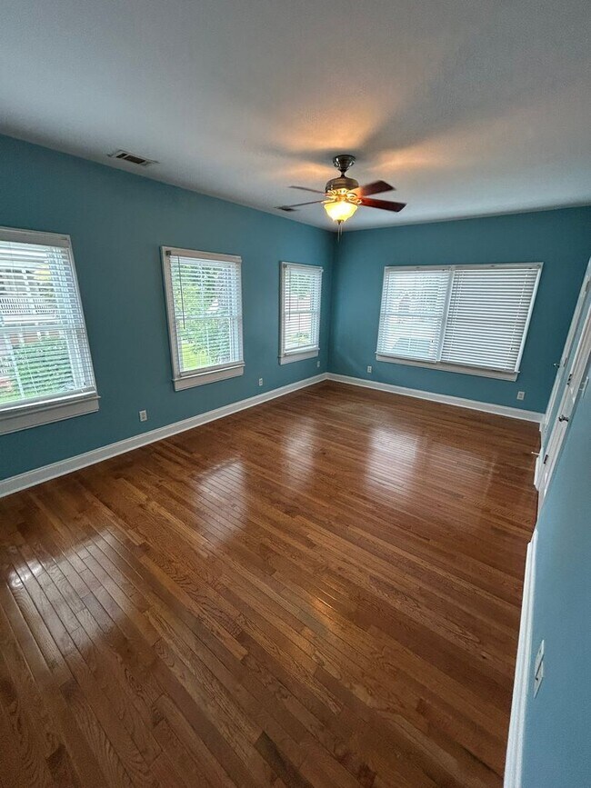 Building Photo - 3 Bedroom/2 Bath in Downtown Savannah, GA