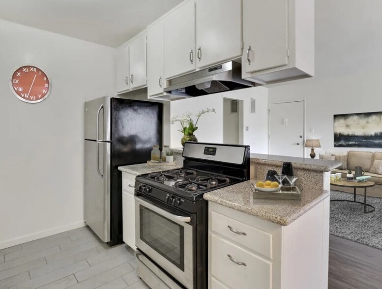 Primary Photo - 3585 Centinela