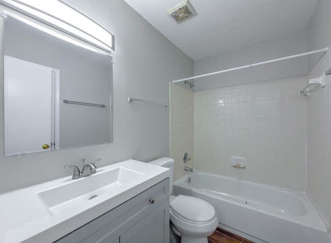 Building Photo - 3294 Nekoma Ln