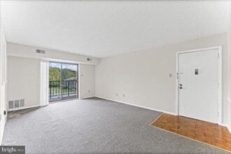 Building Photo - 510 Valley Dr