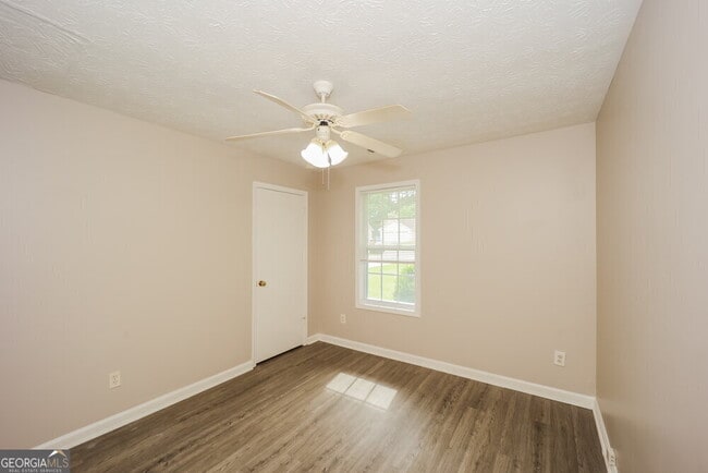 Building Photo - 5818 Mistyview Dr