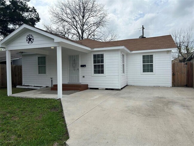 Building Photo - 7410 Allsup St