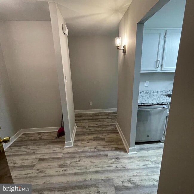 Building Photo - 324 Drummers Ln