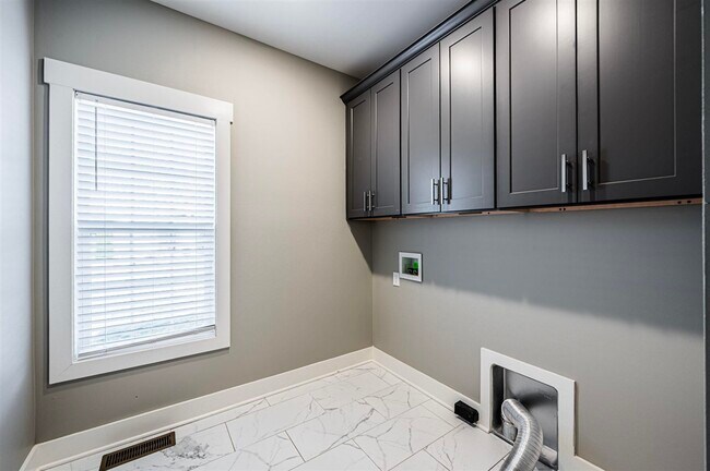 Building Photo - 456 Adalynn Cir