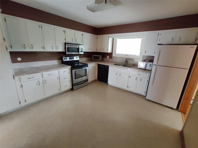 Building Photo - 2432 Rhonda Dr