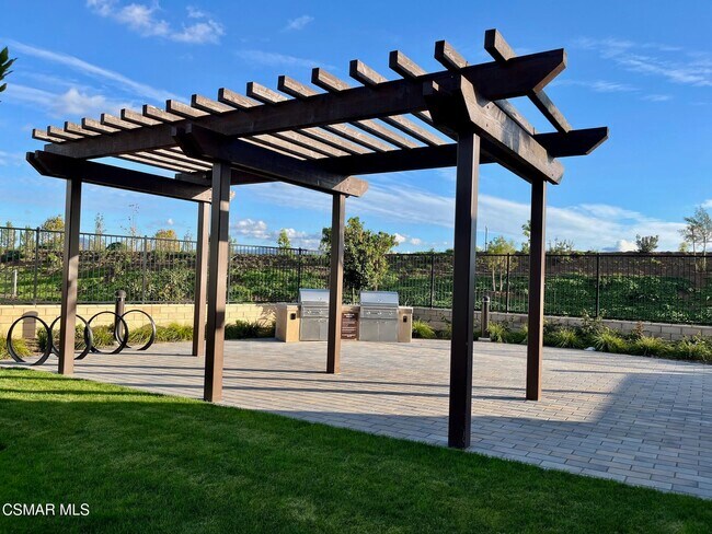 Building Photo - 779 Edward Scholle Dr