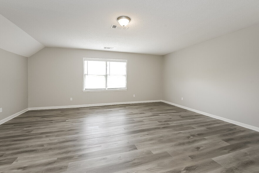 Building Photo - 2151 Shillings Chase Dr