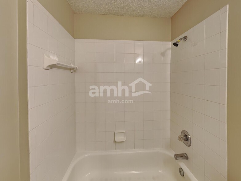 Building Photo - 3139 Wavering Ln