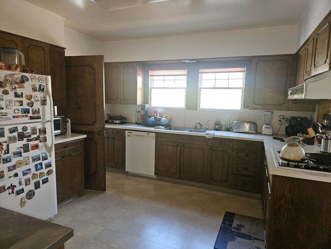 Building Photo - 5bd 5ba Stunning Home