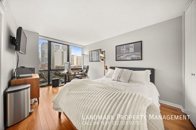 Building Photo - 1309 N Wells St