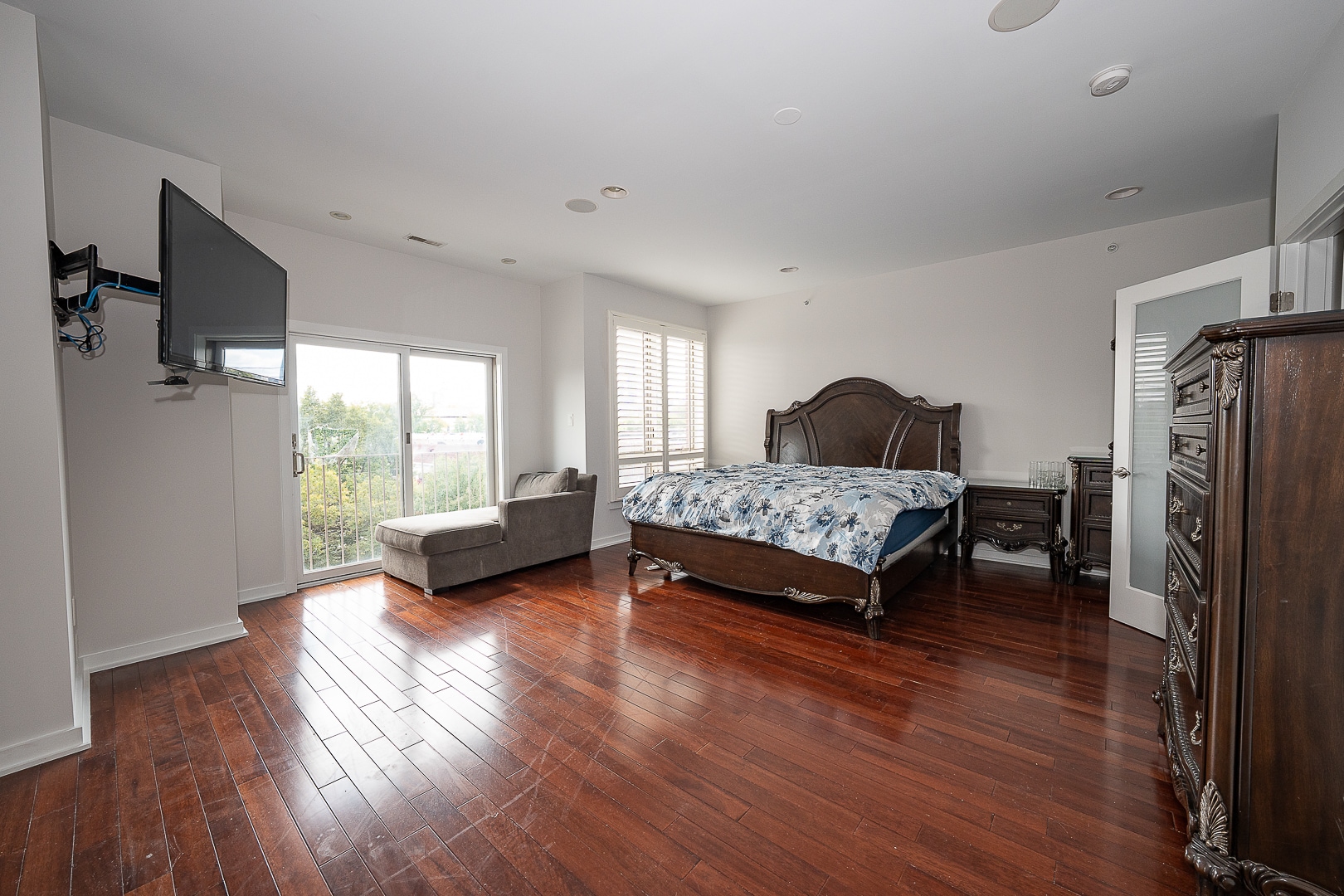 Building Photo - 601 Poplar St