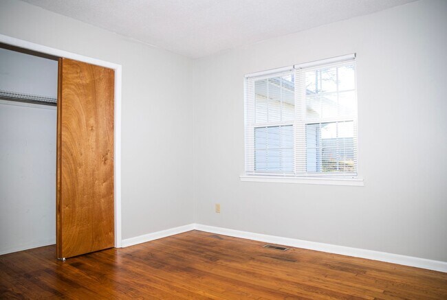 Building Photo - 3 bedroom/ 2 bathroom rental in Cullman City limits