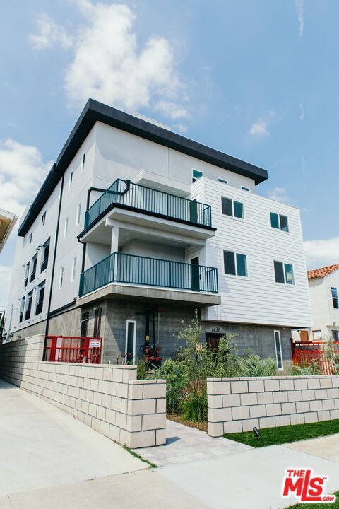 Building Photo - 1431 S Sherbourne Dr