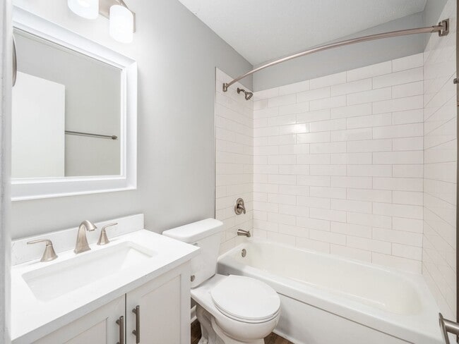 Building Photo - 620 Riverview Dr